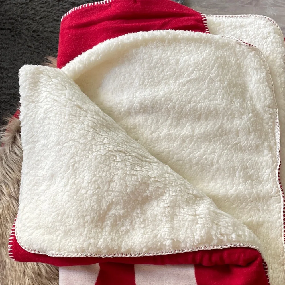 NWT Pottery Barn “MERRY” JACQUARD Red and White Holiday Throw w/Sherpa back